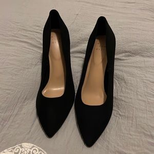 A new day black suede heels, never worn!